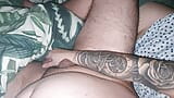 Madrasta com incrível tatuagem masturba o pau do enteado snapshot 16