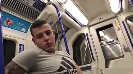 Sesso in treno vuoto