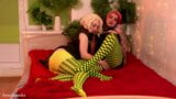Lesbijski fetysz stóp w rajstopach - darmowe filmy porno snapshot 5