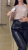 Wet bluejeans und wet top - dicker arsch snapshot 4