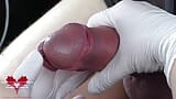 Идеальная экстракция спермы непосредственно из уретры. Введение в уретрету стеклянной соломинки крупным планом. snapshot 9