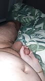 Hijastro se acuesta en la cama para obtener una paja de madrastra snapshot 1