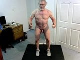 Abuelo desnudo hacer ejercicio snapshot 8