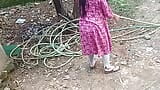 Nepali Aunty Padosi boy ko help ke badle Chut Chodne Di snapshot 4