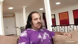 Ron Jeremy får sin kuk sugen av en brunett slampa innan han knullar henne snapshot 4