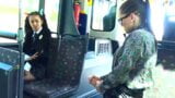 Сексуальные крошки в общественном автобусе snapshot 3