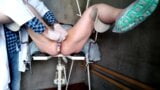 Wziernik ginekologiczny w jej cipce na krześle ginekologicznym snapshot 9
