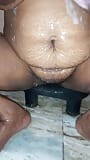 Индийская горячая овдовевшая мачеха принимает сексуальную ванну snapshot 5
