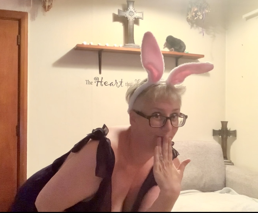 RUN rabbit! Cheeky bunny gets fucked and filled. Littlekiwi brings awesome mature homemade content, everytime.