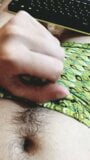 Giật tắt một tinh ranh trong màu xanh lá cây quần lót snapshot 9
