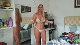 Probándome mis bikinis blancos snapshot 1