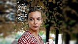 Jodie Comer (Villanelle) neukt vooravond in haar appartement snapshot 1