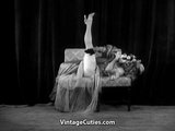 Sexig tjej gör en marionettdans (1950 -talet) snapshot 9