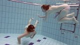 Heiße Unterwasser-Lesben Ala und Lenka werden geil snapshot 9