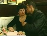 Abuela y joven - 9 snapshot 2