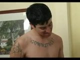 Il ragazzo tatuato ama essere scopato e succhiato. snapshot 2