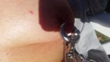 Nippleringlover - milf com tesão se masturbando ao ar livre com piercings extremos na buceta com vibrador snapshot 2