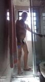 Lelaki Brasilian tua mandi snapshot 1