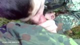 Een Duitse soldaat verslikt zich in het sperma van zijn maatje snapshot 8