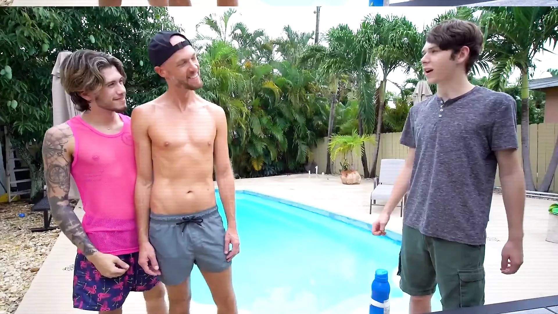 Cazzo di famiglia - il bel gay fa succhiare il suo zio in cambio del  prestito della sua macchina