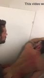 Caldi ragazzi etero scopano nel bagno pubblico snapshot 4