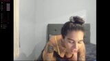 Ligia mostra tutto il suo piccolo corpo e gioca con i giocattoli online, eccitata dopo aver fatto alcuni video snapshot 17