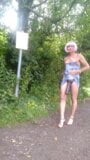 Cd crossdresser al aire libre strapon snapshot 3