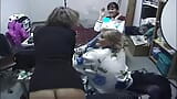 Dos damas alemanas de aspecto increíble complaciendo una polla dura en primer plano snapshot 1