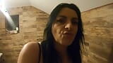 Bonita latina menina se masturbando enquanto faz xixi 153 snapshot 2