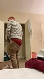 Ginger jock zonder condoom striptease met eigengemaakte vibrator snapshot 1