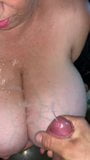 Leche en grandes tetas snapshot 8