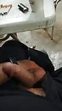 Un mascuker joue avec sa bite devant la webcam en fumant snapshot 17