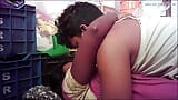 Ibu rumah tangga desa India lagi asik ciuman pantat hot snapshot 13