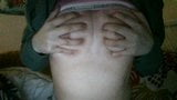 Ragazza che massaggia i suoi grandi seni snapshot 4