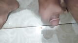 印度鸡巴手淫射液在浴室自制的印度德西公鸡手淫我在早上做射液 snapshot 8
