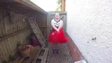 Scherpe stiefmoeder cheerleader in de tuin snapshot 1