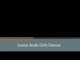 Jonge Arabische meisjes dansen snapshot 1