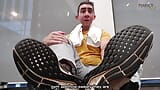 Padrastro gay - la webcam - hijastro anhela el cuerpo de su padrastro mientras está fuera de casa. él sugiere un chat de cámara en vivo snapshot 10