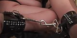 Une MILF blonde sexy se fait fourrer le cul par une grosse bite noire pendant une séance de bondage ! snapshot 1