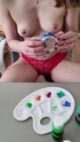 Gorąca nastolatka z naturalnymi cyckami maluje się z włączoną kamerą internetową snapshot 9