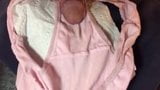 Éjaculation sur ma culotte rose snapshot 1