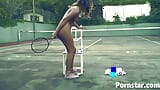 Teen Hannah Hunter führt einen badminton in den arsch ein snapshot 16