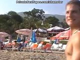 Sesso amatoriale libero dall'abbinamento di coppie oscene nel bungalow sulla spiaggia snapshot 3