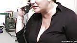 स्टॉकिंग पहनी मोटी काले बाल वाली सेक्रेटरी की बॉस द्वारा चुदाई snapshot 1