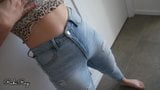 Hermanastra me hace cum en sus bragas y jeans snapshot 4