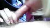 Mamada y oral creampie en coche snapshot 3