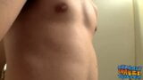 Adorable heterosexual amateur Chad Turner frota una gran polla y se corre snapshot 6