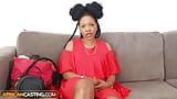 Vnadná černá etnická holka v ústech zalévání falešného castingu - AfricanCasting snapshot 4