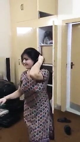 Beautiful Pakistani Girl Hot Dance