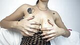 Rebotando grandes tetas snapshot 3